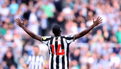  伊萨克双响纽卡斯尔联主场力挫阿斯顿维拉豪取连胜