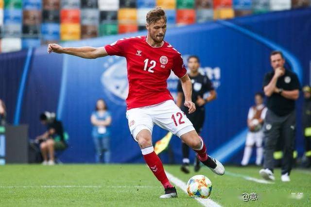  圣埃蒂安定位球配合精妙头槌破门制胜  