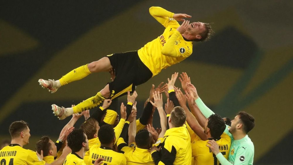  国米客场奏凯，劳塔罗梅开二度定胜局